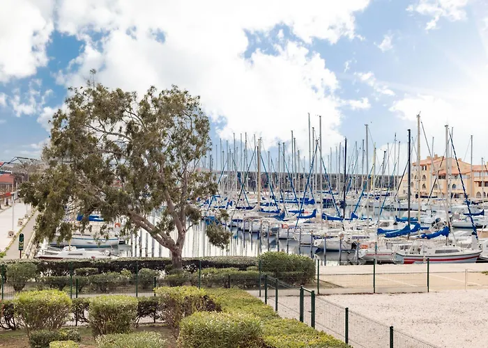 Le Lamparo Entre Port Et